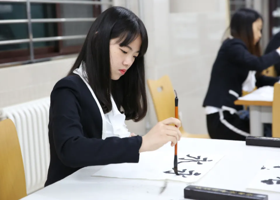 点击图片进入下一页 image.png