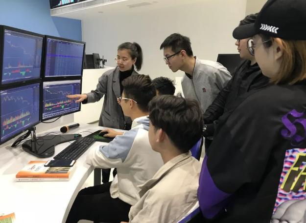 点击图片进入下一页 image.png